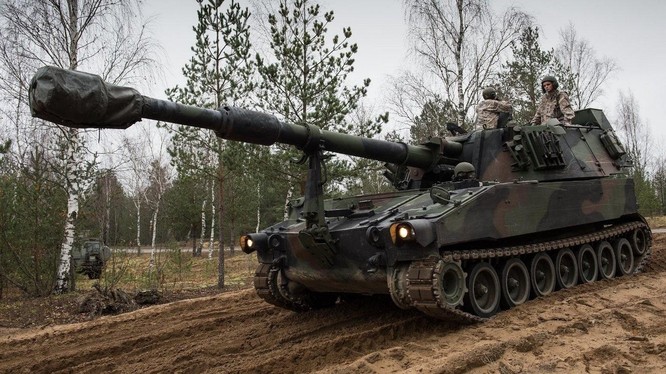 Pháo tự hành M109A5 của quân đội Latvia. Ảnh Military Ukraine. 