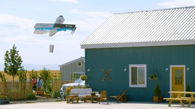 UAV giao hàng của Amazon sẽ thả gói hàng ở độ cao 3m xuống cho khách hàng. Ảnh CNBC