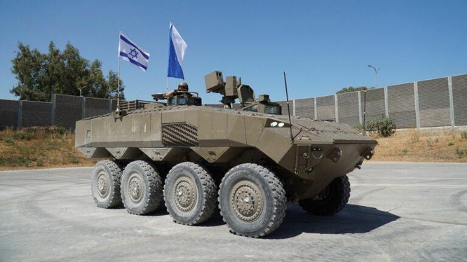 Xe thiết giáp chở quân Eitan 8×8 trang bị hệ thống bảo vệ chủ động Iron Fist. Ảnh South Front.