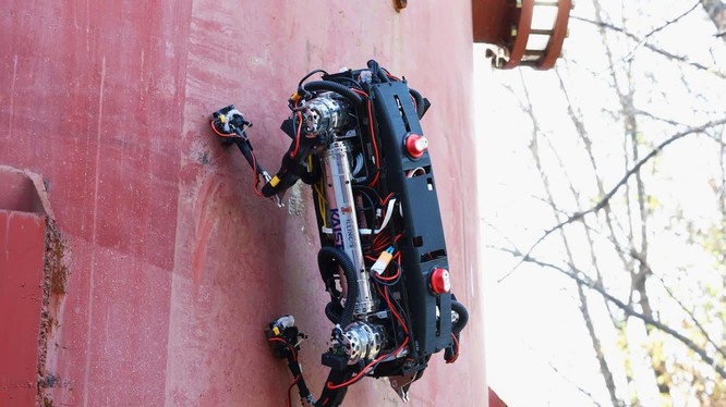 Robot 4 chân Marvel có khả năng leo trên các bề mặt cấu trúc kim loại lớn như tòa nhà. Ảnh Khoa học người máy (2022).