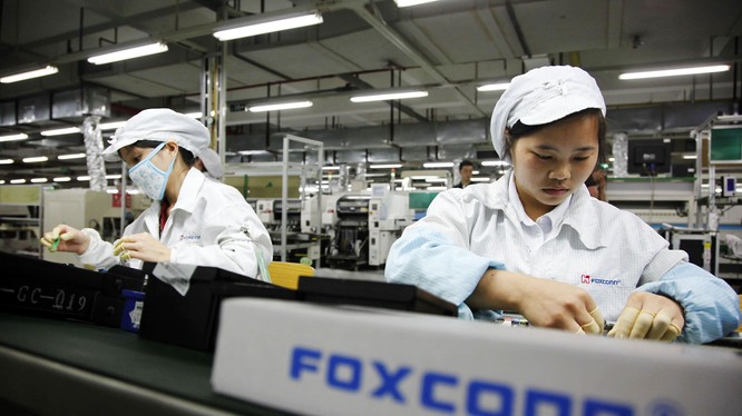 Nhà máy Trịnh Châu của Foxconn nỗ lực duy trì sản xuất sau khi Trung Quốc nới lỏng chính sách Zero-Covid. Ảnh SCMP.