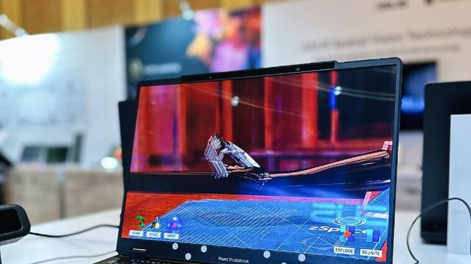 ProArt Studiobook 16 3D OLED, máy tính xách tay đầu tiên có màn hình 3D không cần kính. Ảnh IndiaExpress