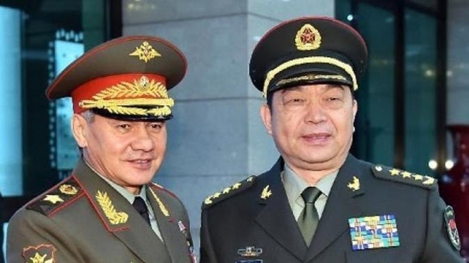 Ngày 7/6/2017, Bộ trưởng Quốc phòng Nga gặp gỡ người đồng cấp Trung Quốc Thường Vạn Toàn tại Astana, Kazakhstan. Ảnh: Tân Hoa xã
