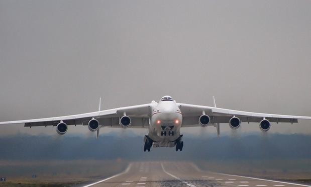 Máy bay vận tải An-225 là máy bay vận tải lớn nhất thế giới. Ảnh: Thời báo Hoàn Cầu.