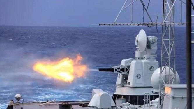 Ngày 24/8/2017, biên đội tàu chiến Hải quân Trung Quốc tiến hành diễn tập trên vùng biển Tây Ấn Độ Dương. Ảnh: CCTV/Sina.