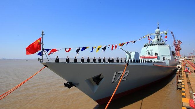 Tàu khu trục tên lửa Côn Minh Type 052D, Hạm đội Nam Hải, hải quân Trung Quốc. Ảnh: Cankao