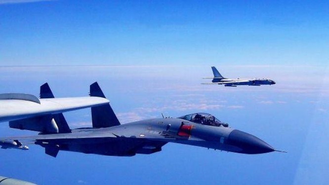 Ngày 26/4/2018, không quân Trung Quốc tiến hành tuần tra quanh Đài Loan. Ảnh: STNN.