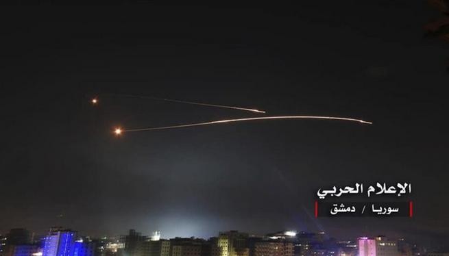 Hệ thống tên lửa phòng không Syria đáp trả cuộc tấn công của Israel ngày 10/5/2018. Ảnh: Stars and Stripes