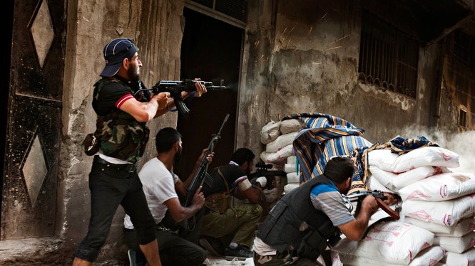 Syria đang có hàng trăm nhóm phiến quân khác nhau đang chống lại chính quyền và đánh lộn lẫn nhau