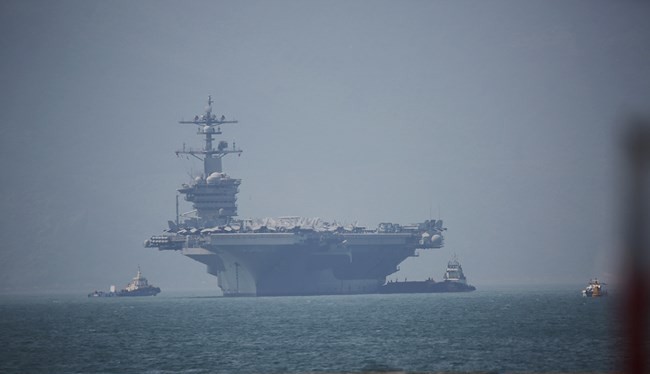 Tàu sân bay Mỹ USS Carl Vinson cập cảng Tiên Sa, Đà Nẵng Ảnh: Xuân Mai