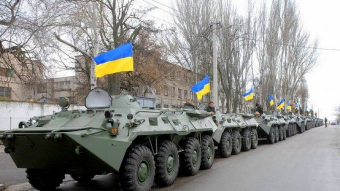 Xe bọc thép quân đội Ukraine triển khai ở miền đông