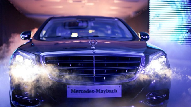 Sau thành công của Maybach S600, Mercedes tiếp tục giới thiệu đến thị trường Việt Nam Maybach S400 với giá khởi điểm 6,89 tỷ đồng.