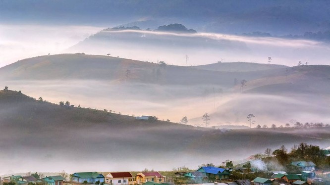 Bức ảnh "Dasar Village in misty day" của nhiếp ảnh gia Nguyen Tat Thang.