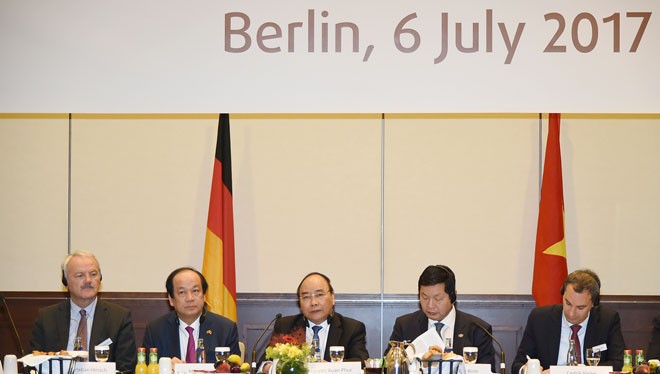 Thủ tướng Nguyễn Xuân Phúc chủ trì cuộc gặp gỡ, đối thoại với một số doanh nghiệp hàng đầu của Đức