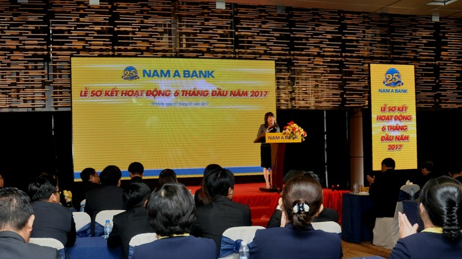 Bà Lương Thị Cẩm Tú – Tổng Giám đốc Nam A Bank phát biểu chỉ đạo tại buổi Lễ. 