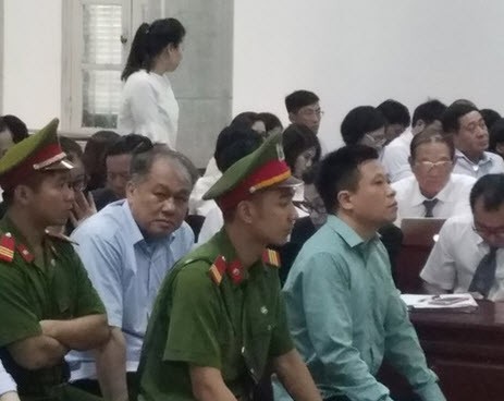 Bị cáo Hà Văn Thắm, Phạm Công Danh tại tòa - Ảnh: XT