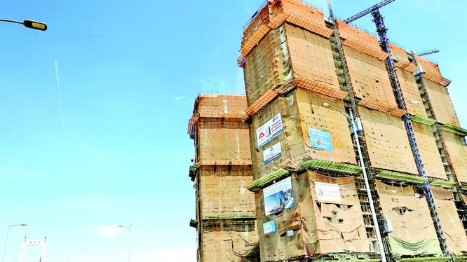 Dự án condotel Hòa Bình Xanh nằm phía tây cầu Thuận Phước có quy mô 768 căn hộ - Ảnh: V.HÙNG