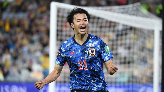 “ Cú đúp muộn của Kaoru Mitoma đưa Nhật Bản đến World Cup”. Ảnh AFP.