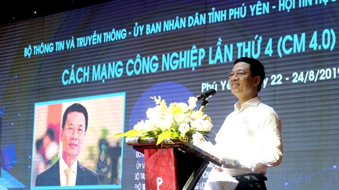 Bộ trưởng Bộ TT&TT Nguyễn Mạnh Hùng phát biểu tại Hội thảo