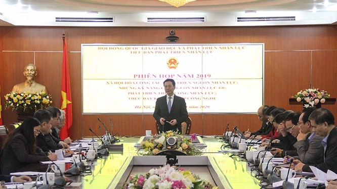 Bộ trưởng Nguyễn Mạnh Hùng phát biểu tại phiên họp