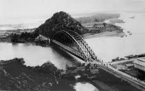  Cầu Hàm rồng được người Pháp xây dựng năm 1904