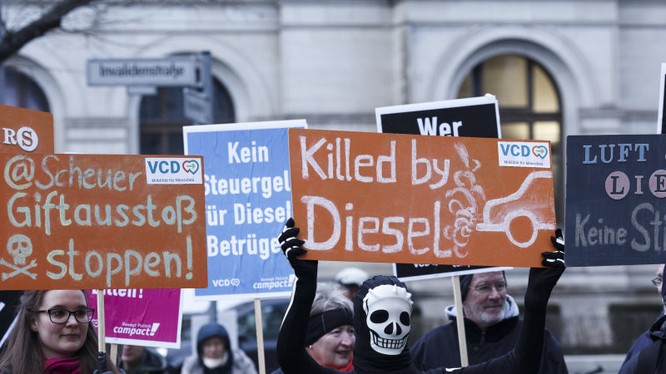 Ngày càng nhiều người ủng hộ việc cấm xe chạy Diesel sau những bê bối khí thải của VW (Ảnh: Reuters)