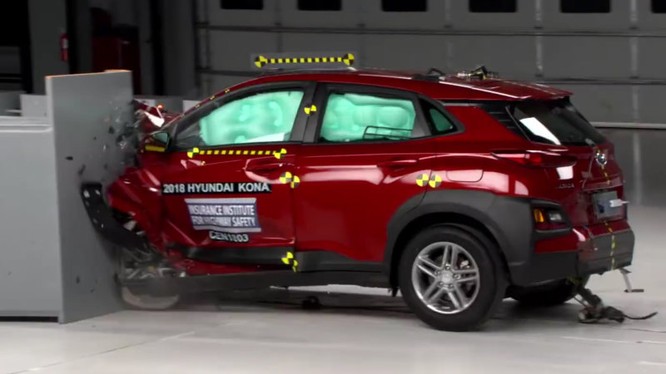 Nếu không xét tới khả năng chiếu sáng, Hyundai Kona 2018 vẫn là một chiếc xe rất an toàn. (Ảnh: IIHS)
