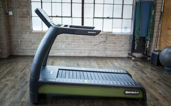 Máy chạy bộ giúp tiết kiệm hóa đơn tiền điện. 