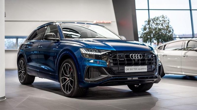 Xe Audi trong một gara