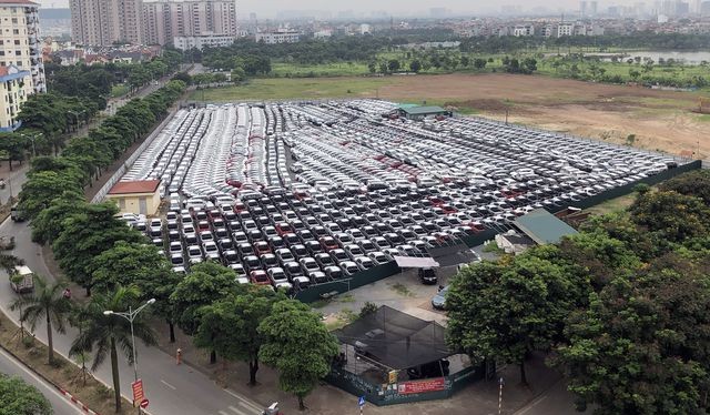 Có những thời điểm các dòng xe nhập khẩu đỗ chật các kho bãi của các thương hiệu Nhật Bản chờ thông quan để đến tay người tiêu dùng