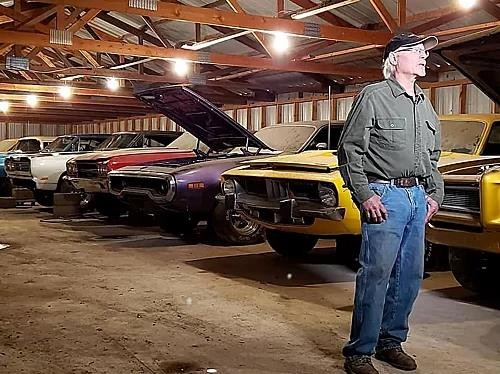 Bill "Coyote" Johnson và bộ sưu tập xe cổ.