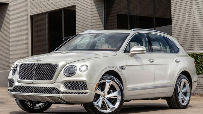 Mẫu SUV mới mà hãng Bentley công bố có ngoại thất giống với “cha đẻ” nó là chiếc Bentley Bentaya. Ảnh: Carbuzz