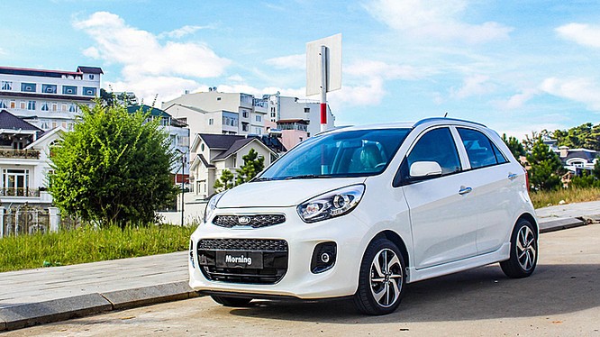 Một mẫu hatchback Morning lăn bánh tại Việt Nam. Ảnh: Kia Trường Chinh