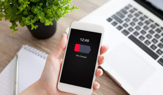 iPhone sẽ chạy nhanh hơn nếu được thay pin (ảnh battery.reviewed.com)