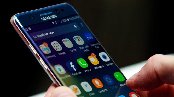 Do sự cạnh tranh gay gắt từ các đối thủ mà lượng bán smartphone Samsung có thể không được như kỳ vọng (ảnh: Yahoo)