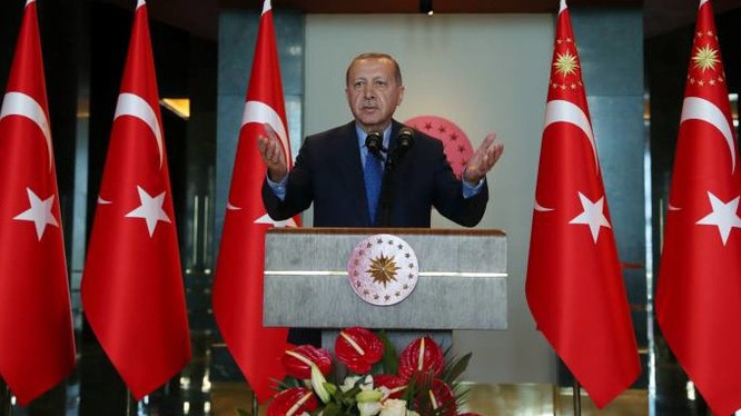 Tổng thống Thổ Nhĩ Kỳ, ông Recep Tayyip Erdogan yêu cầu người dân tẩy chay iPhone (ảnh: AP)