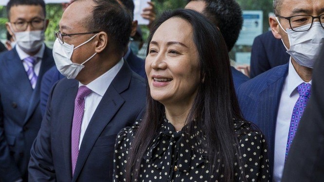 Bà Mạnh Vãn Chu rời tòa án tối cao British Columbia (Ảnh: EPA)