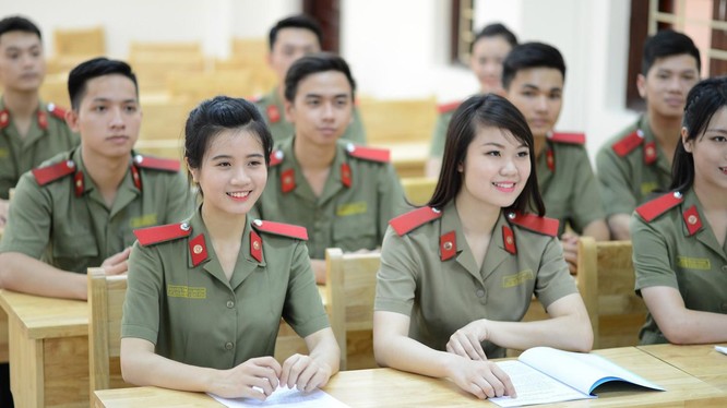 Các sinh viên của Học viện An ninh Nhân dân 