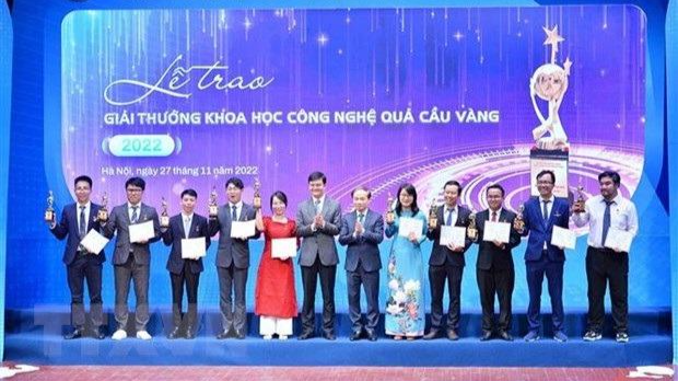10 cá nhân xuất sắc nhận giải thưởng KHCN Quả cầu vàng 2022 (ảnh: TTXVN)