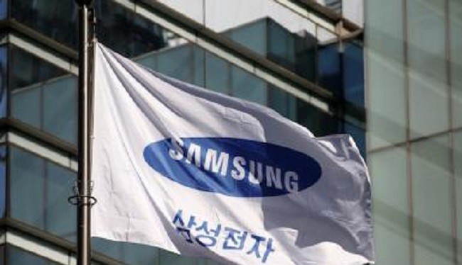 Thiếu nguồn cung màn hình, Samsung đang buộc phải hợp tác với đối thủ LG (Ảnh Reuter)