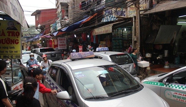 Khoảng 3.000 xe taxi ngoại tỉnh hoạt động trên địa bàn Hà Nội - (Ảnh minh họa)