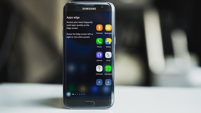Samsung Galaxy S7 edge: S7 edge xứng đáng là điện thoại Android​toàn diện nhất hiện nay. Nó sở hữu cấu hình mạnh mẽ hàng đầu, thiết kế sexy với màn hình cong tràn 2 cạnh, camera 12 megapixel chất lượng xuất sắc. Samsung cũng biết cách lắng nghe người dùng