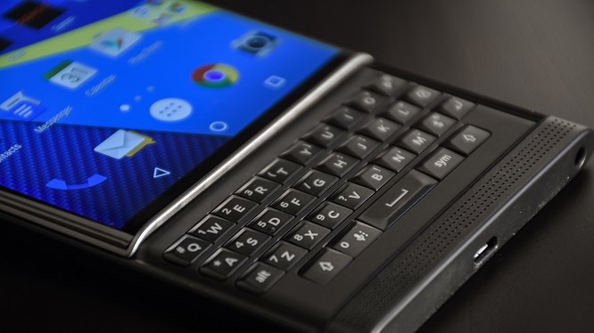 BlackBerry sẽ sớm ra mắt smartphone với bàn phím QWERTY