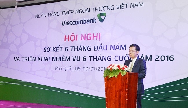 Ông Phạm Quang Dũng - Tổng giám đốc Vietcombank báo cáo kết quả kinh doanh 6 tháng đầu năm và kế hoạch triển khai 6 tháng cuối năm 2016.