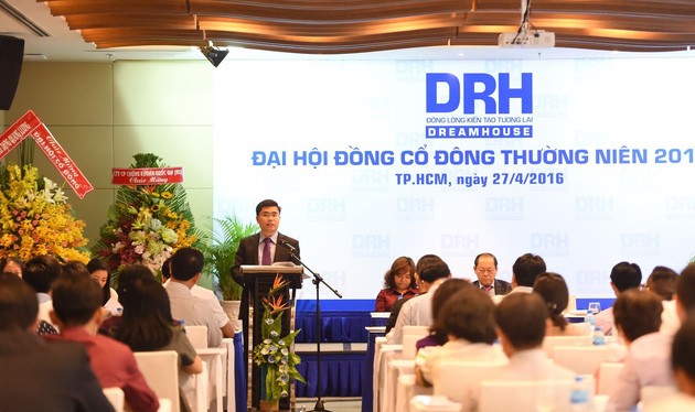 Ông Phan Tấn Đạt vào HĐQT DRH từ tháng 06/2015 và chính thức trở thành Tổng Giám đốc từ tháng 11/2015.