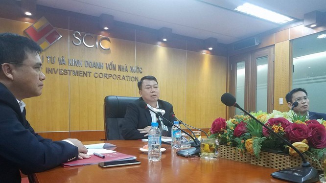 Chủ tịch SCIC Nguyễn Đức Chi và hai P.TGĐ Nguyễn Chí Thành (trái), Nguyễn Hồng Hiển (phải) trong buổi họp báo sáng 16/10. (Ảnh: X.T)