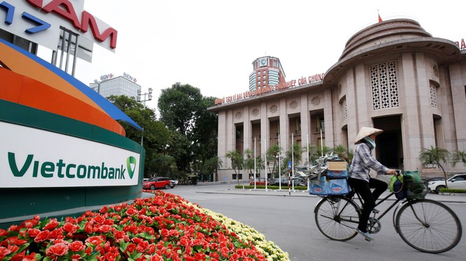 NHNN đã chấp thuận cho Vietcombank tăng vốn thêm 10%: Mở đường đón GIC? (Ảnh: Nikkei)