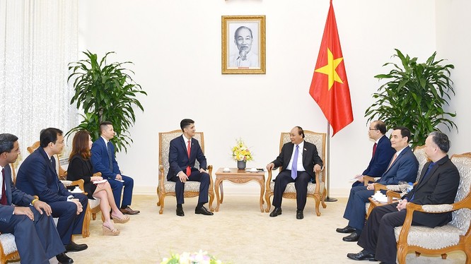 Thủ tướng Nguyễn Xuân Phúc tiếp Chủ tịch Tập đoàn Coca-Cola Cali Dragan. Ảnh: VGP/Quang Hiếu.