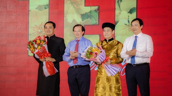Tạ Quang Đông – Thứ trưởng Bộ văn hóa Thể thao & Du lịch tham dự khai mạc Lễ hội Tết Việt 