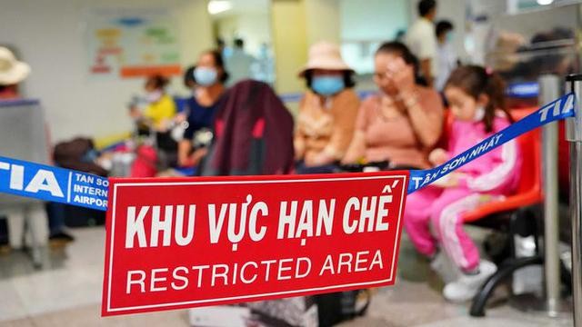 Khu vực hạn chế tiếp xúc tại sân bay Tân Sơn Nhất (Ảnh: CTV) 
